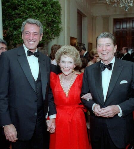 Ronald Reagan, Rock Hudson, Madonna e a  Epidemia de AIDS: Uma Reflexão sobre Política, Celebridades e Saúde Pública