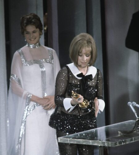 &lsquo;The Winner&hellip; Its a Tie&rsquo; &ndash; O empate de Katherine Hepburn e Barbra Streisand