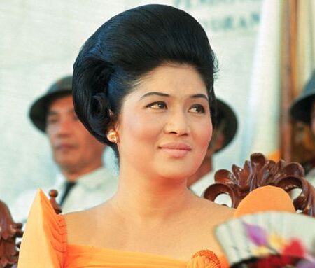 A Borboleta de Ferro &ndash; O Glamour e a Gan&acirc;ncia de Imelda Marcos