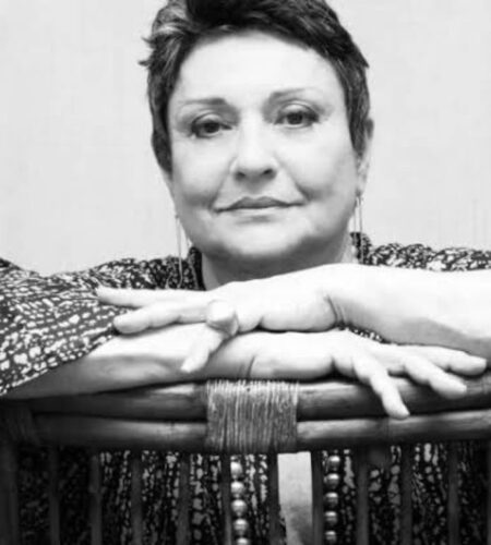 &Iacute;ris Lettieri (1941-2025) &ndash; conhe&ccedil;a a mulher por tr&aacute;s da voz dos aeroportos de todo o Brasil