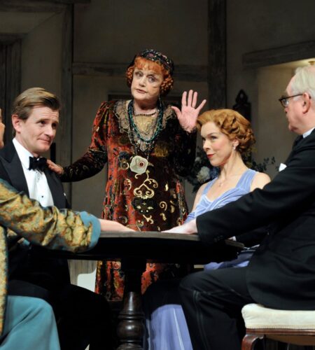 Blithe Spirit &ndash; Perip&eacute;cias entre os vivos e uma morta